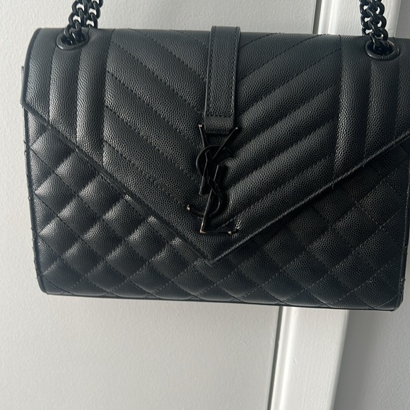 YSL ENVELOPE MEDIUM IN QUILTED GRAIN DE POUDRE EMBOSSED LEATHER
NOIR - Picture 2 of 15